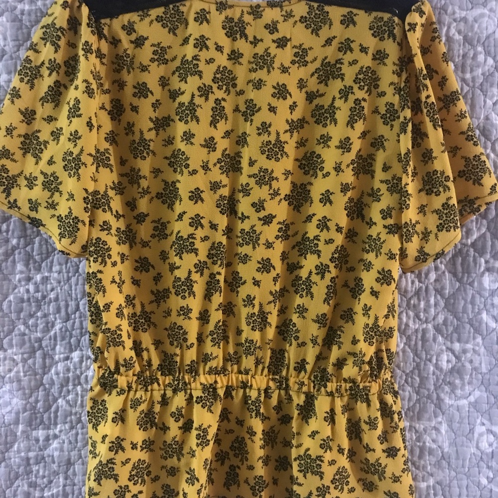 Beautiful MK blouse - Picture 10 of 12